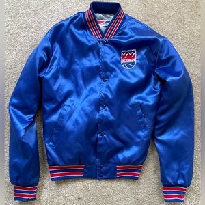 Vintage men’s medium Sacramento Kings Swingster jacket.